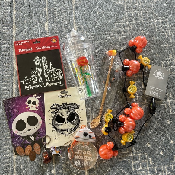 Disney bundle Halloween - Picture 1 of 8